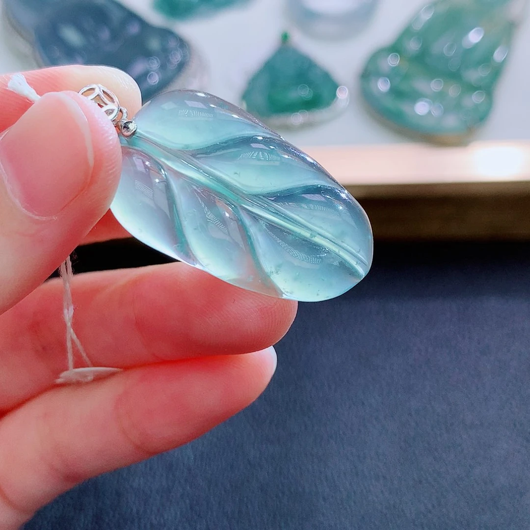 翡翠挂件未镶嵌翡翠