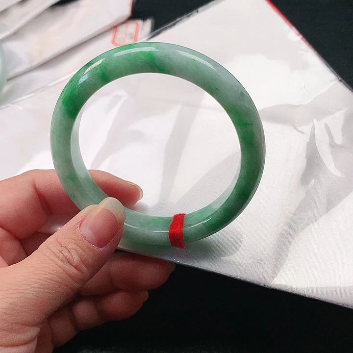 翡翠手镯未镶嵌翡翠005