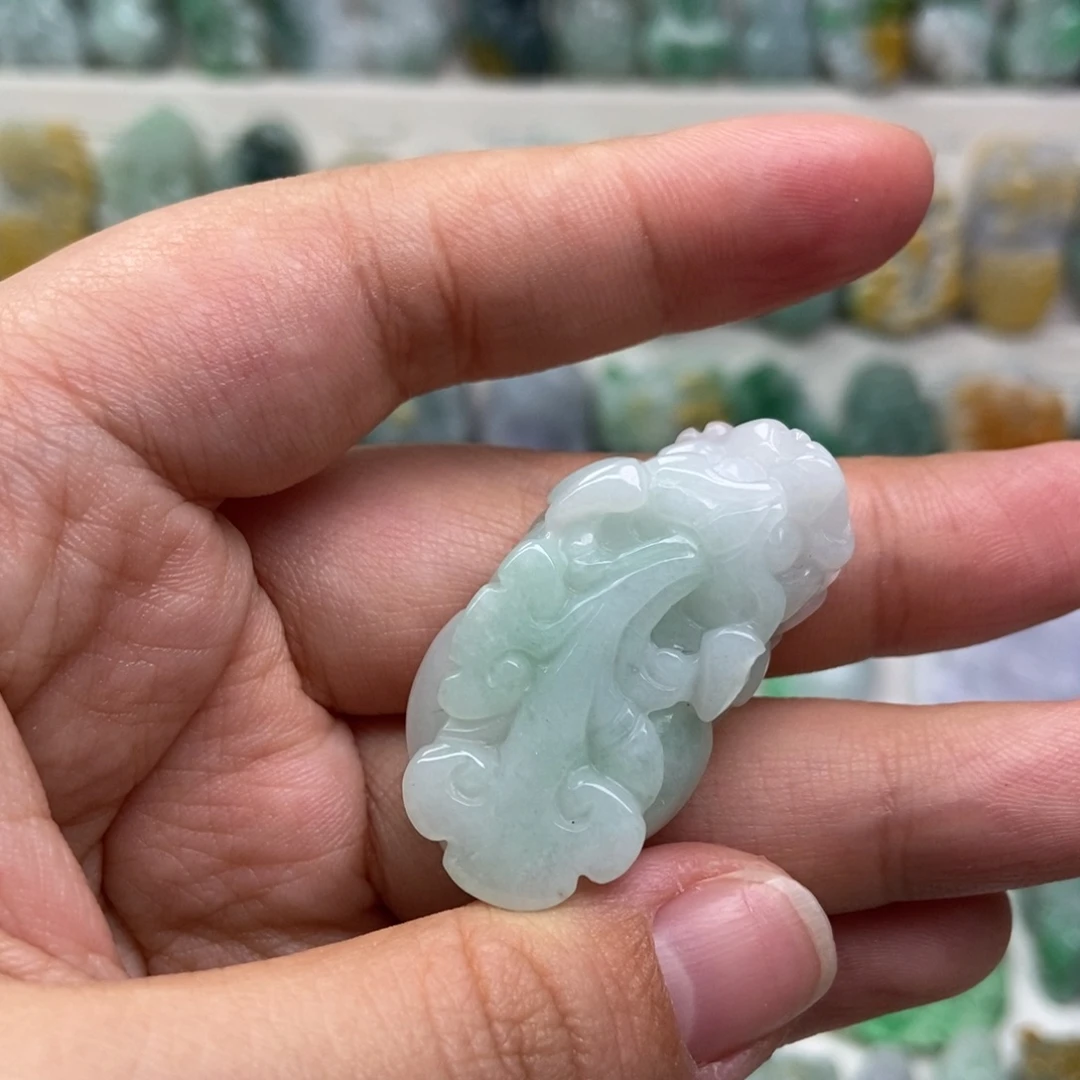 翡翠未镶嵌吊坠(赠链)