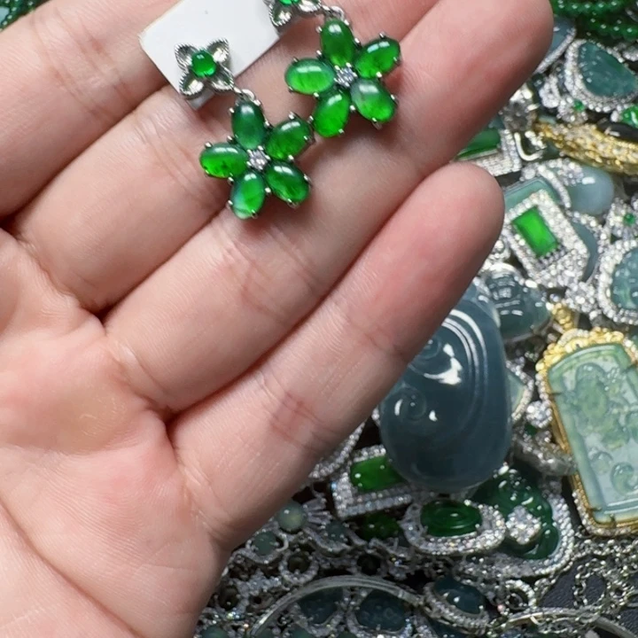 翡翠未镶嵌颈饰天然A货翡翠放漏