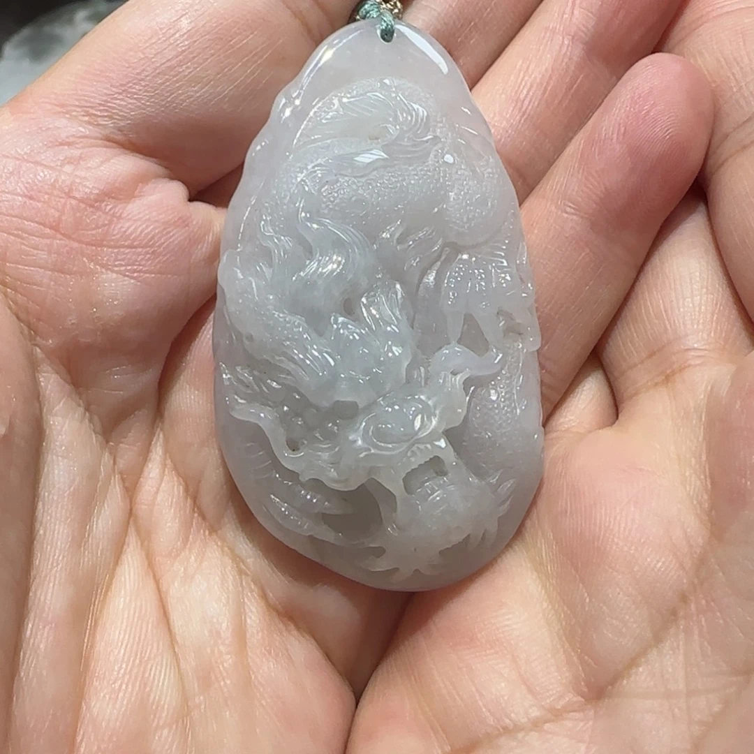 翡翠未镶嵌颈饰。。