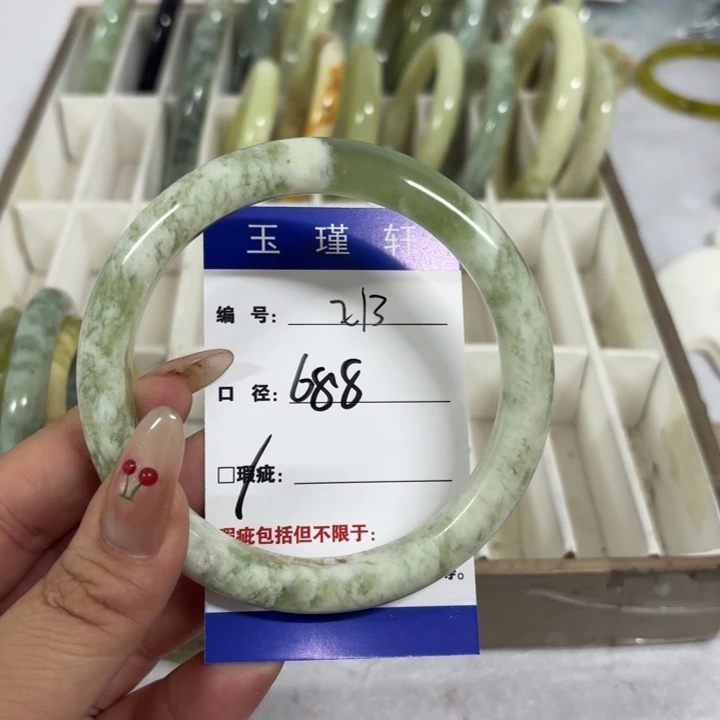 妍***i蛇纹石玉未镶嵌手镯