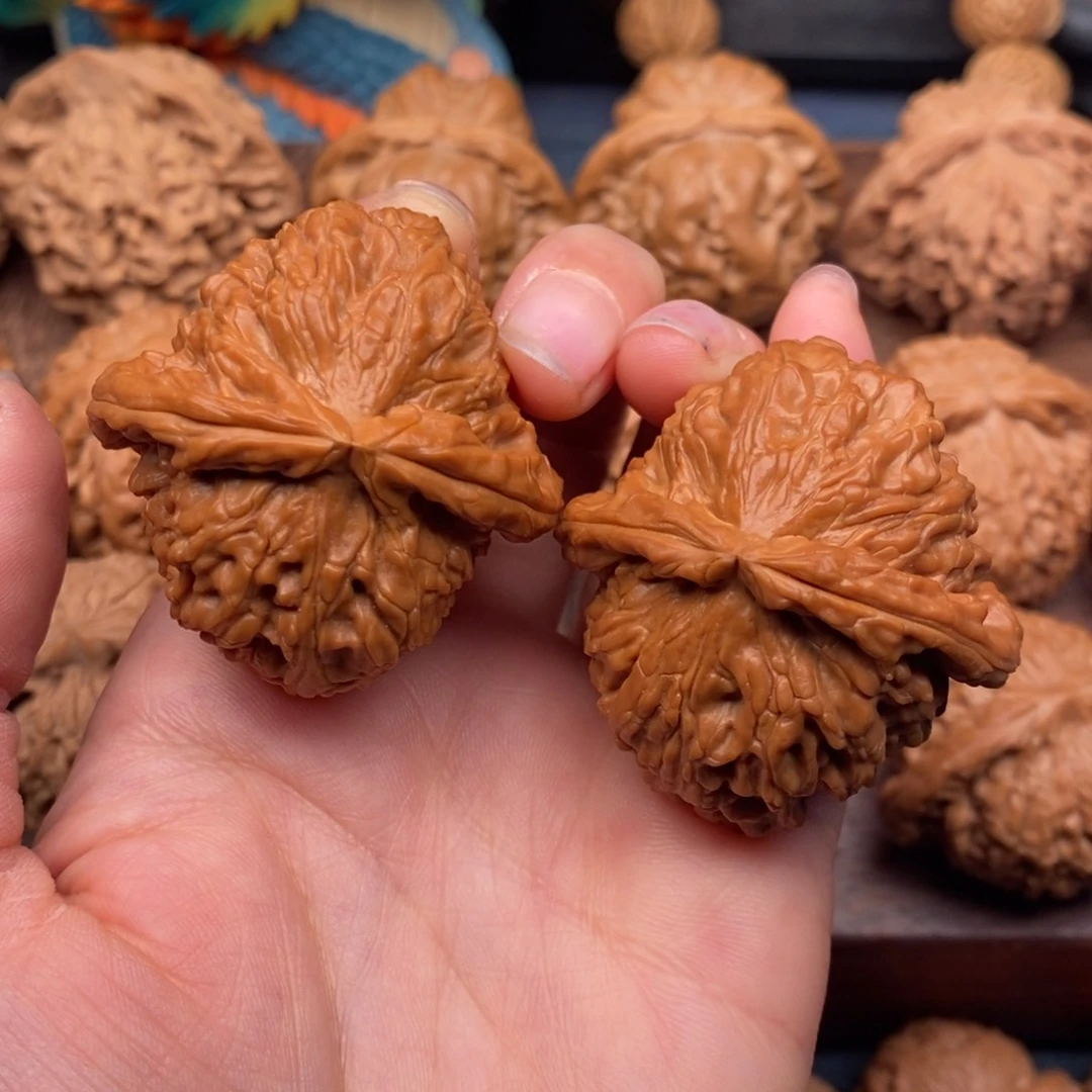 文玩核桃把件s****e42.5全品三角球白