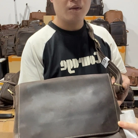 水牛剖层皮革斜挎包758