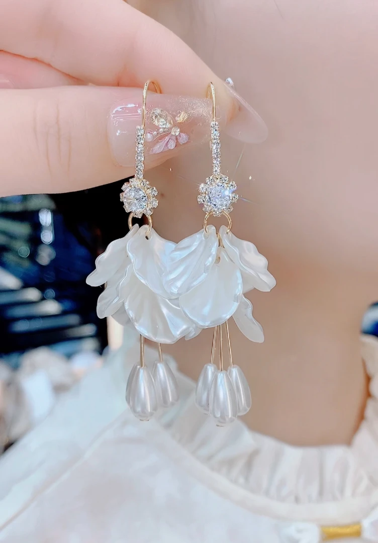 铜合金树脂耳饰 090时尚个性百搭气质花朵流苏显白耳环仙女白色