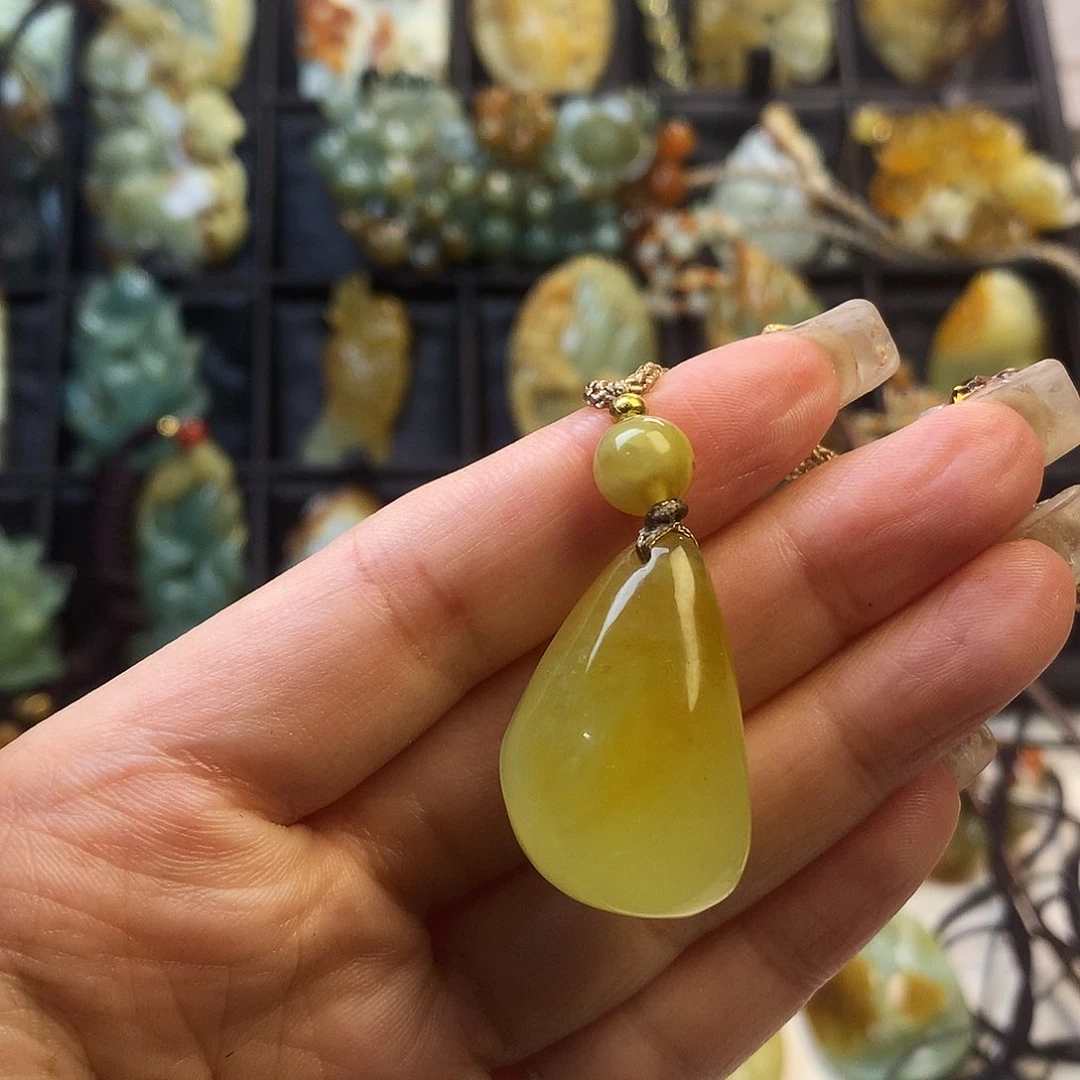 蛇纹石玉颈饰未镶嵌