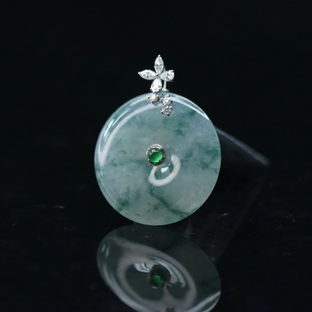 FC13天然缅甸翡翠A货18k飘蓝花平安扣/900155/保利厦门拍卖