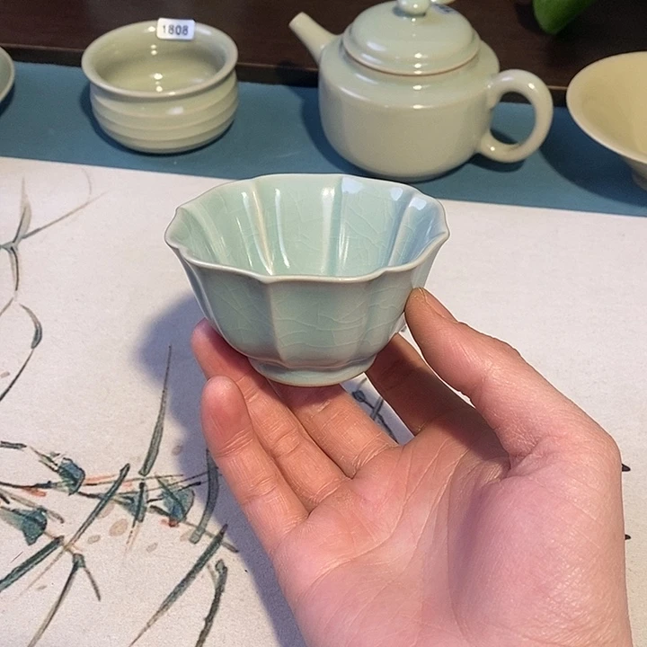 汝瓷一级海棠杯……