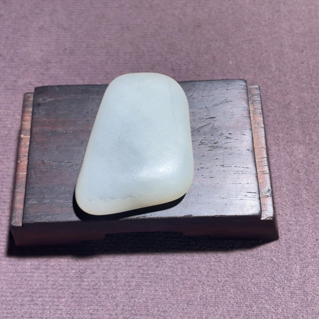 和田玉未镶嵌把件