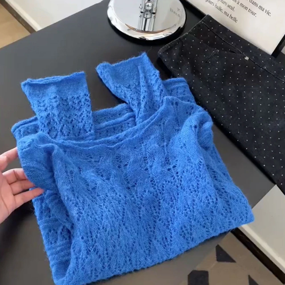 洋气显白克莱因蓝圆领镂空针织衫女秋季新款时尚百搭慵懒软糯毛衣