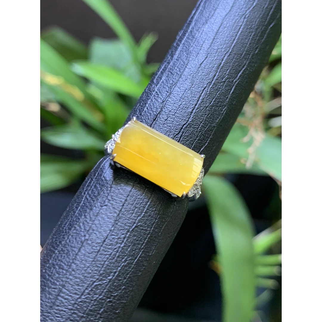 冰黄翡马鞍戒指天然翡翠A货裸石：14.6*7.9*3mmDBG2.15时尚复古