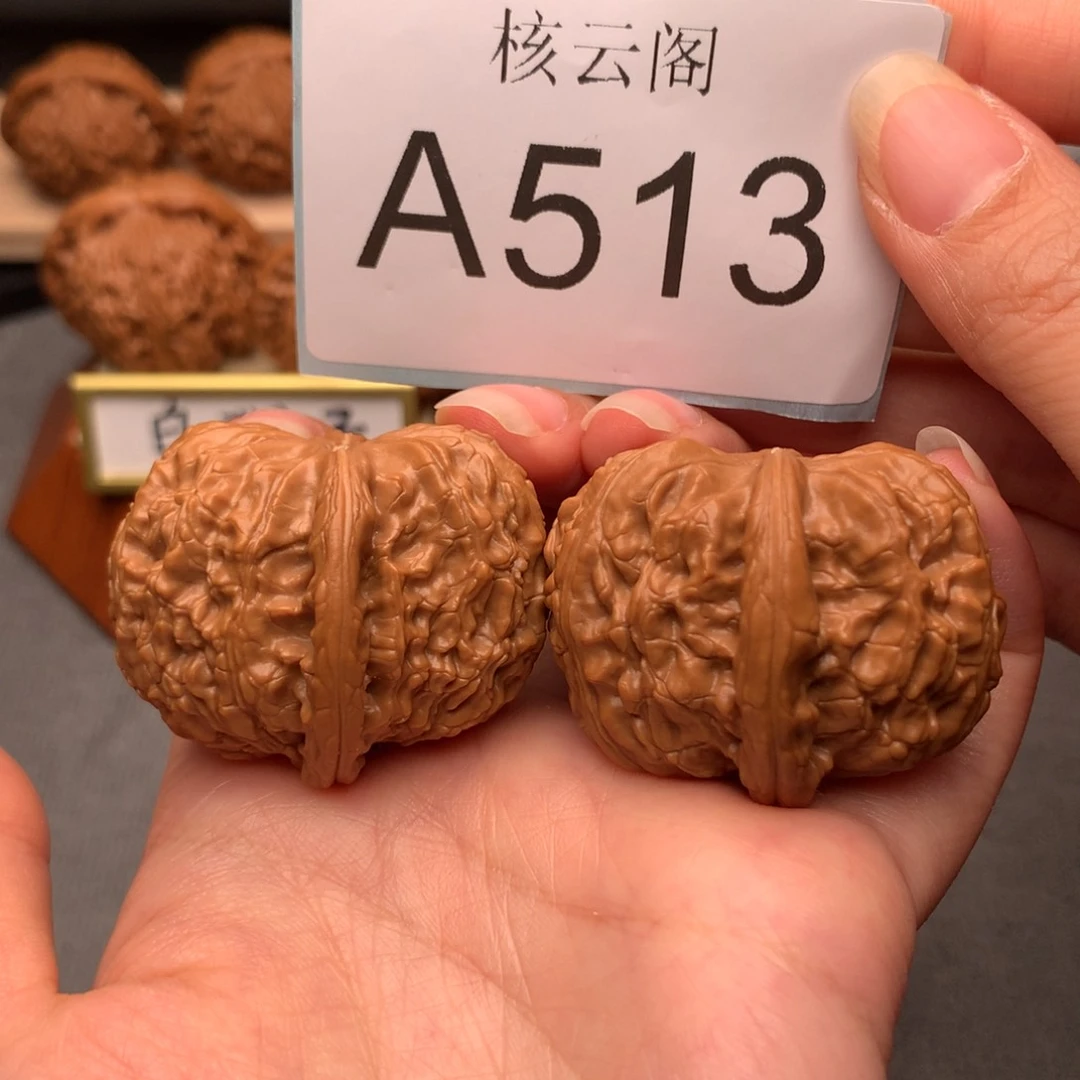 文玩核桃把件38边41+肚元宝白狮子