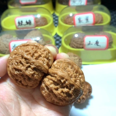 文玩核桃吊坠龙洞峪