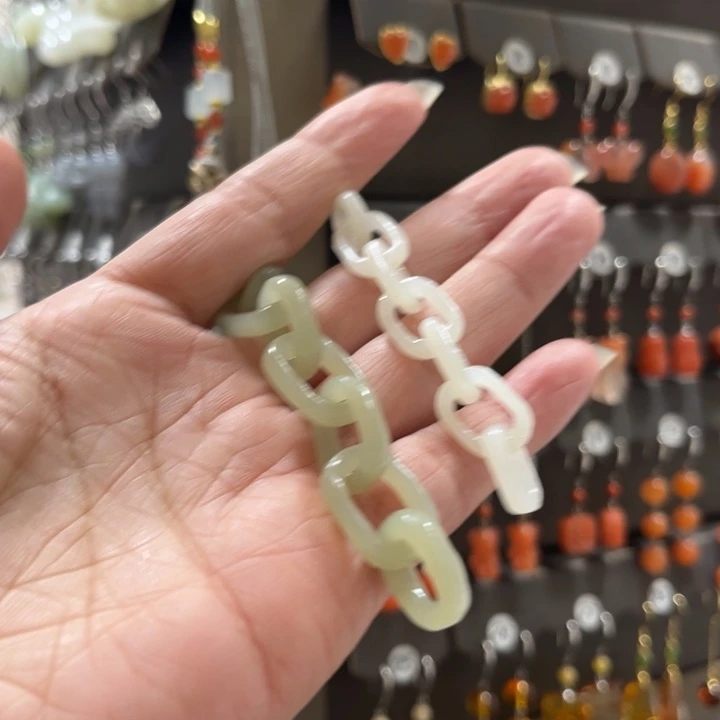 难***梦和田玉未镶嵌耳饰