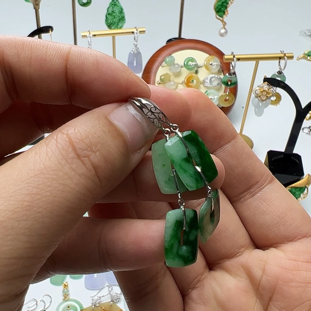 在****翡翠18K金镶嵌耳饰天然缅甸A货翡翠