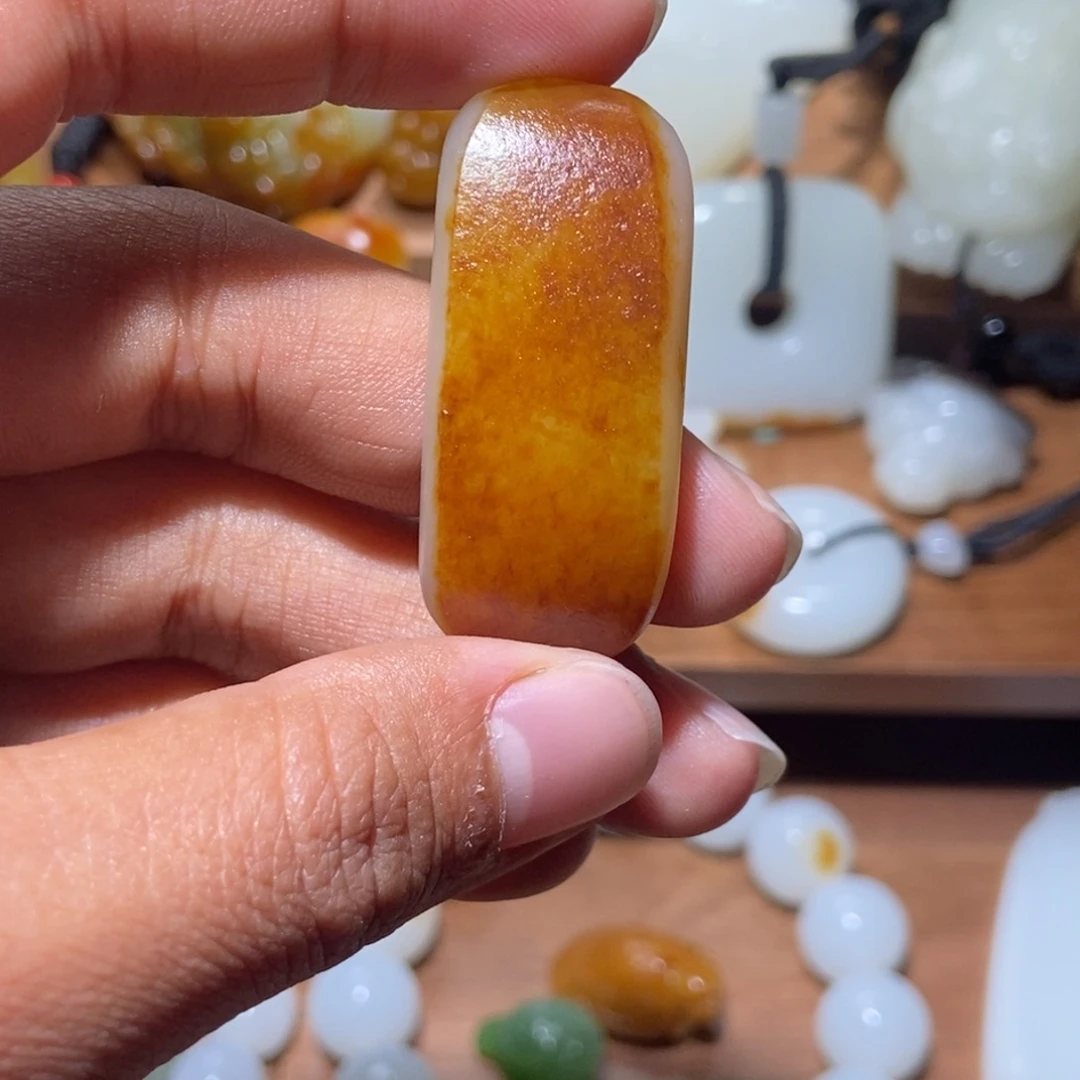 大***啡和田玉未镶嵌颈饰