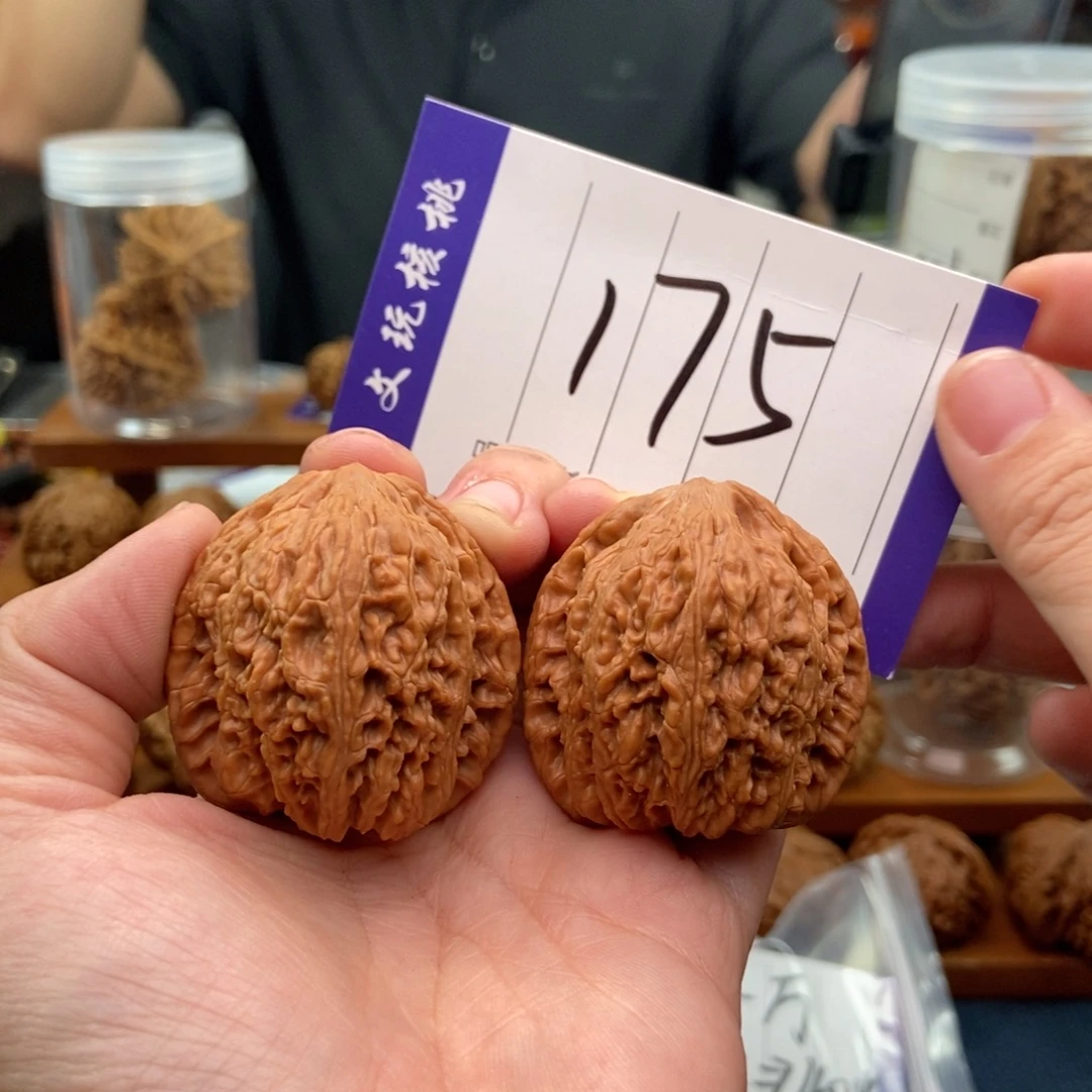 文玩核桃把件40绣球