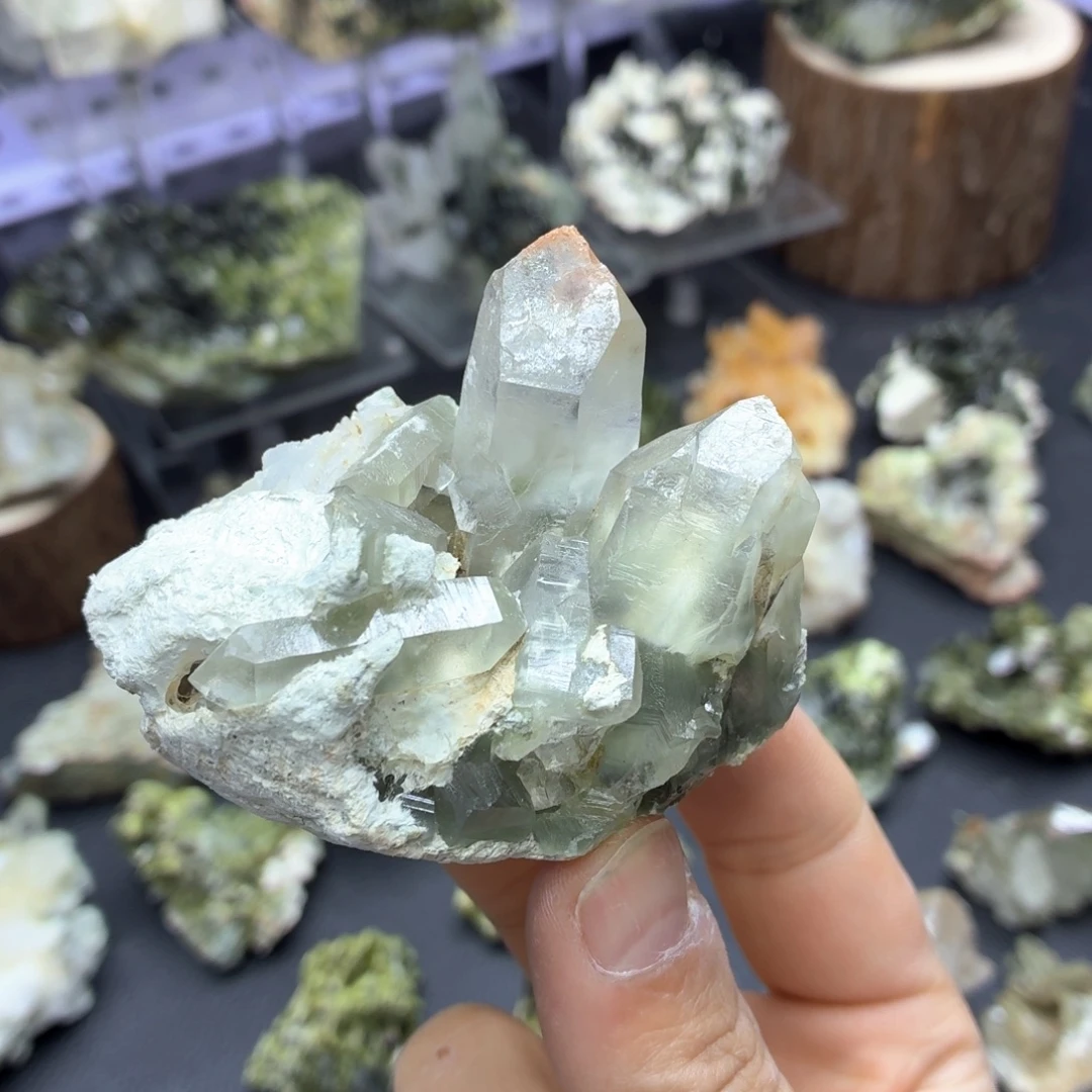 石材超可爱兔毛晶簇