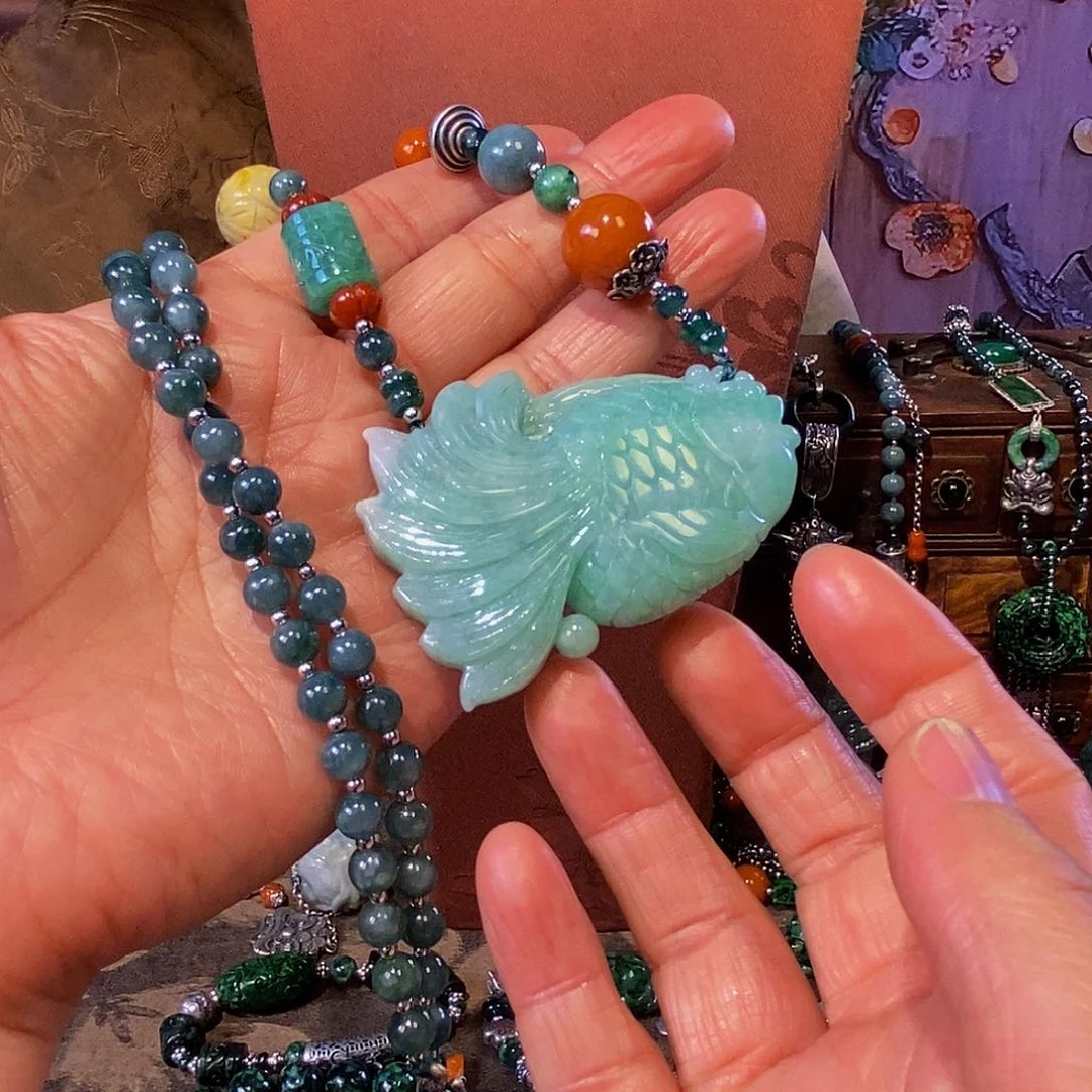 翡翠未镶嵌吊坠(赠链)