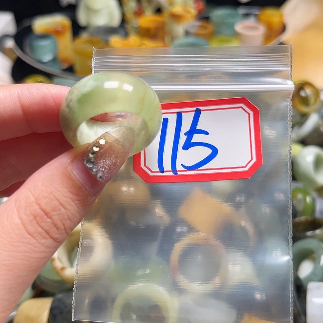 寻***屿蛇纹石玉未镶嵌珠宝奇石