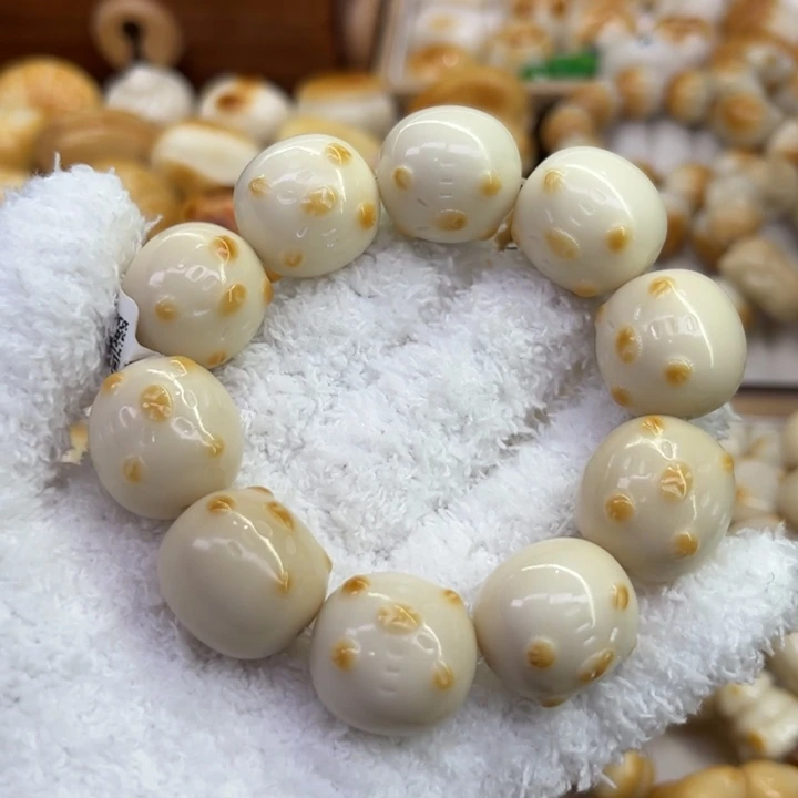 菩提根/象牙果把件21 象牙果原果雕刻炭烧年糕卡皮巴拉