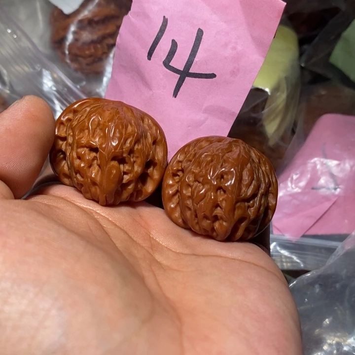 把件桃核磨盘。