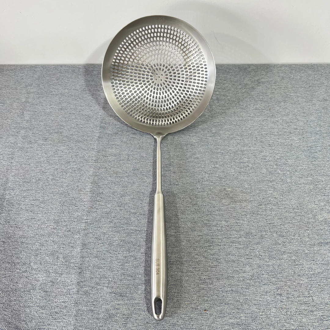 6-610 短尖头大圆漏 304不锈钢漏勺 42*18CM 重约310G