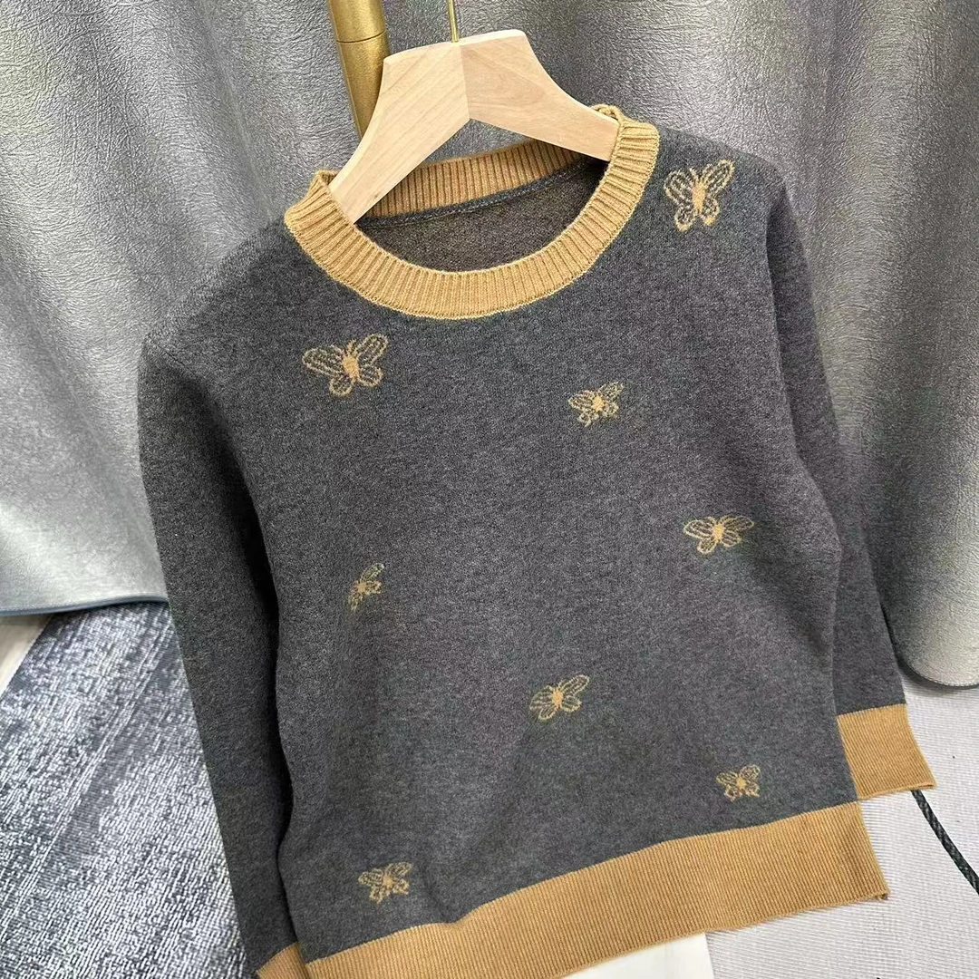 蝴蝶设计款2025圆领新款宽松百搭气质针织毛衣套头打底衫