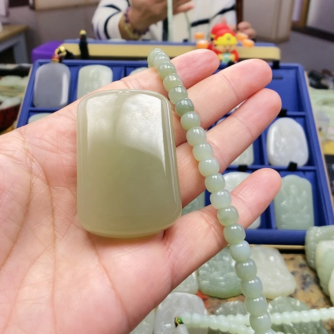 和田玉颈饰未镶嵌周*生