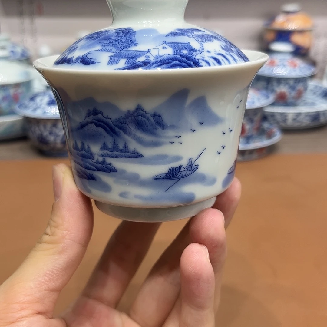 青花山水马蹄二才盖碗