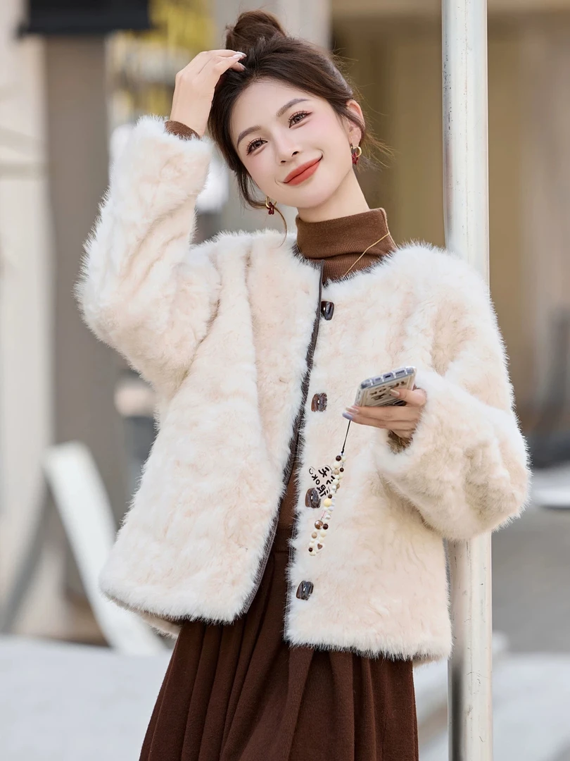 皮毛一体羊羔毛外套女士短款2025冬季小香风毛茸茸气质毛毛上衣