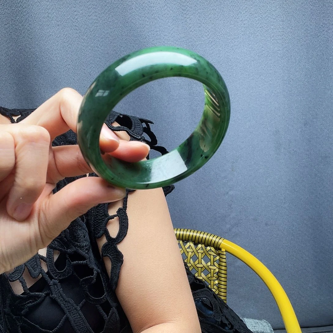 微***行和田玉未镶嵌手镯