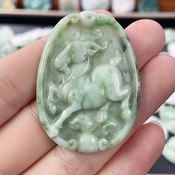 独山玉颈饰未镶嵌