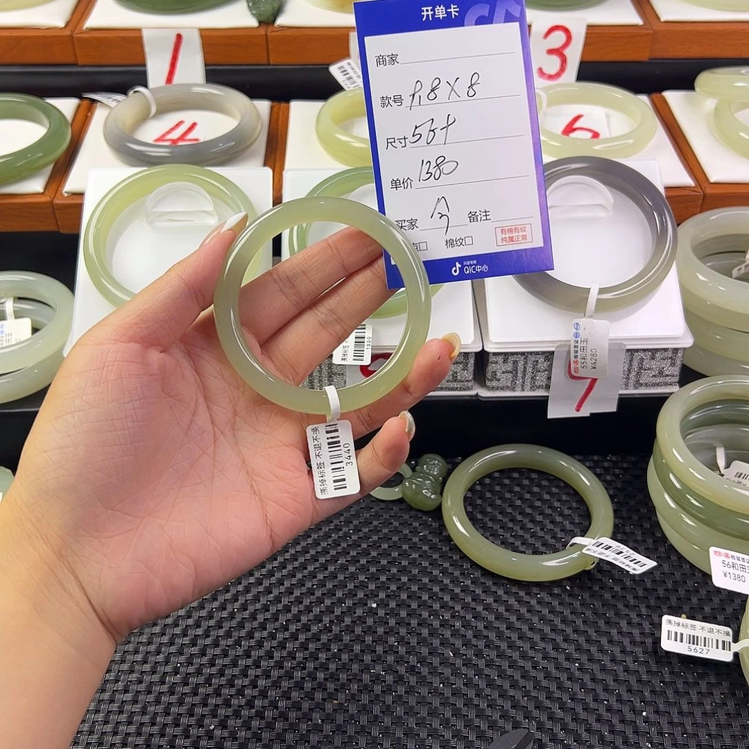 今***…和田玉手镯未镶嵌