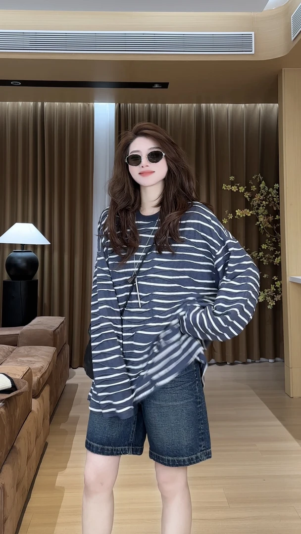 月月不吃鱼2025春款小众简约反向设计慵懒风条纹上衣 2503C918