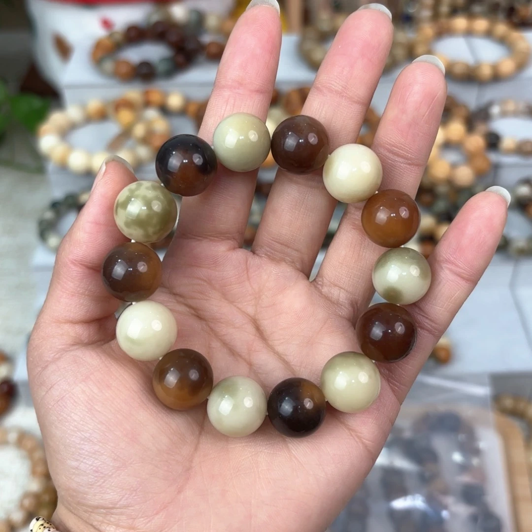 白玉菩提吊坠。**！卡15圆珠