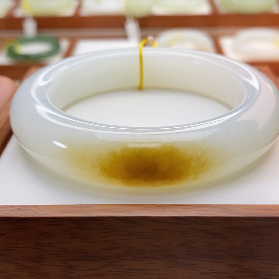 璇***手链未镶嵌和田玉（糖玉）