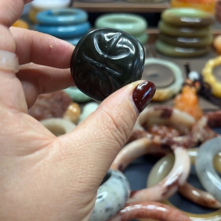 石英岩玉合金颈饰