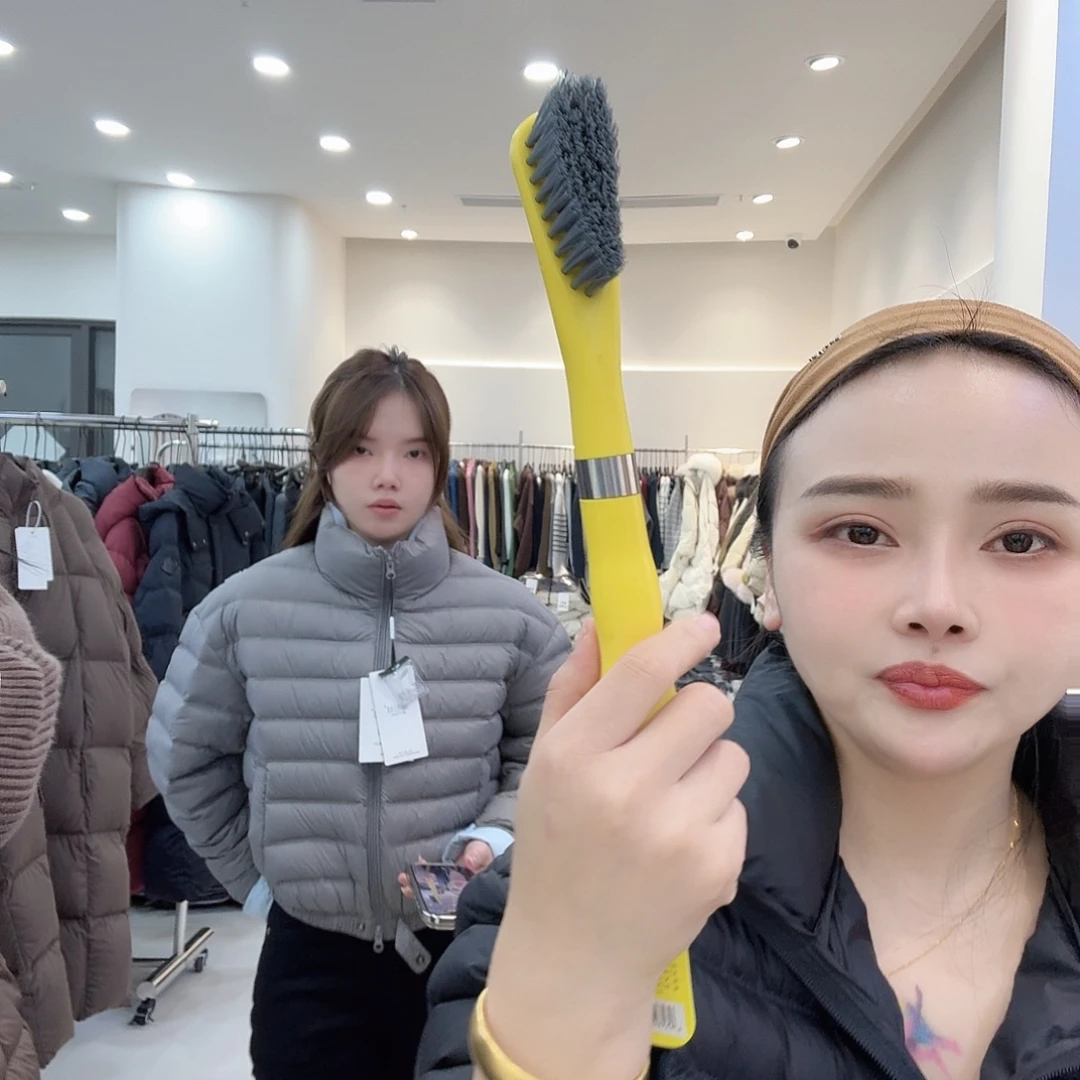 三醋酯纤维小黄鸭鞋刷款式上衣