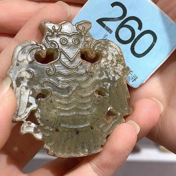 和田玉未镶嵌把件