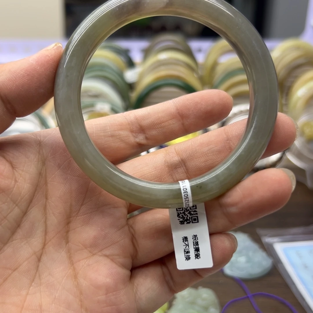 和田玉手镯未镶嵌58.9圈围1297微瑕