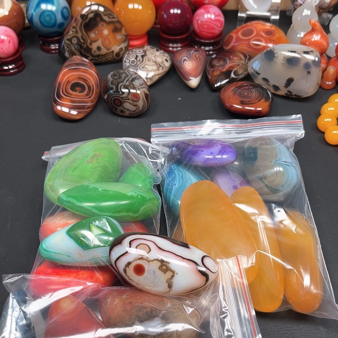 坦***.未镶嵌玛瑙/玉髓珠宝奇石