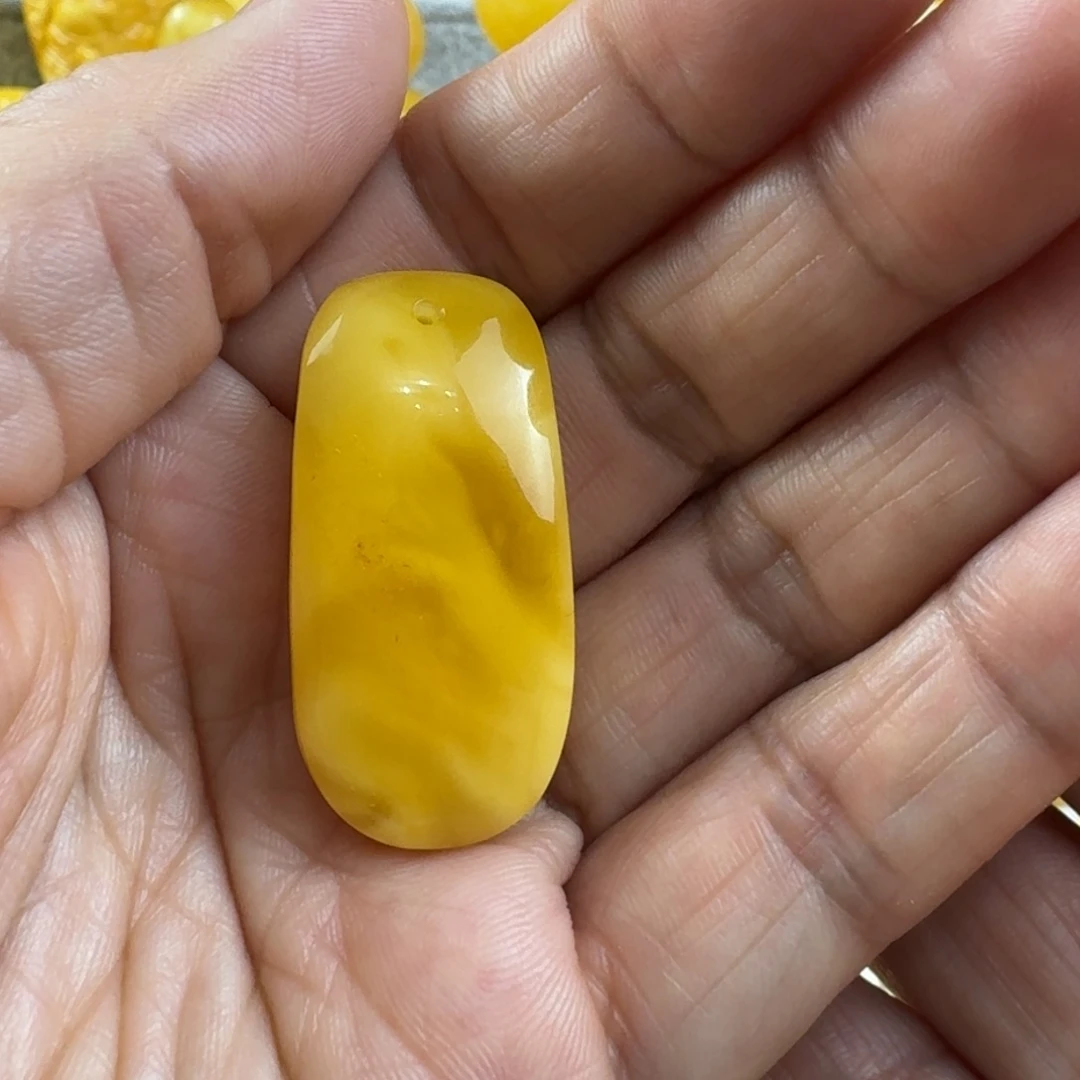 蜜蜡未镶嵌裸石50杂