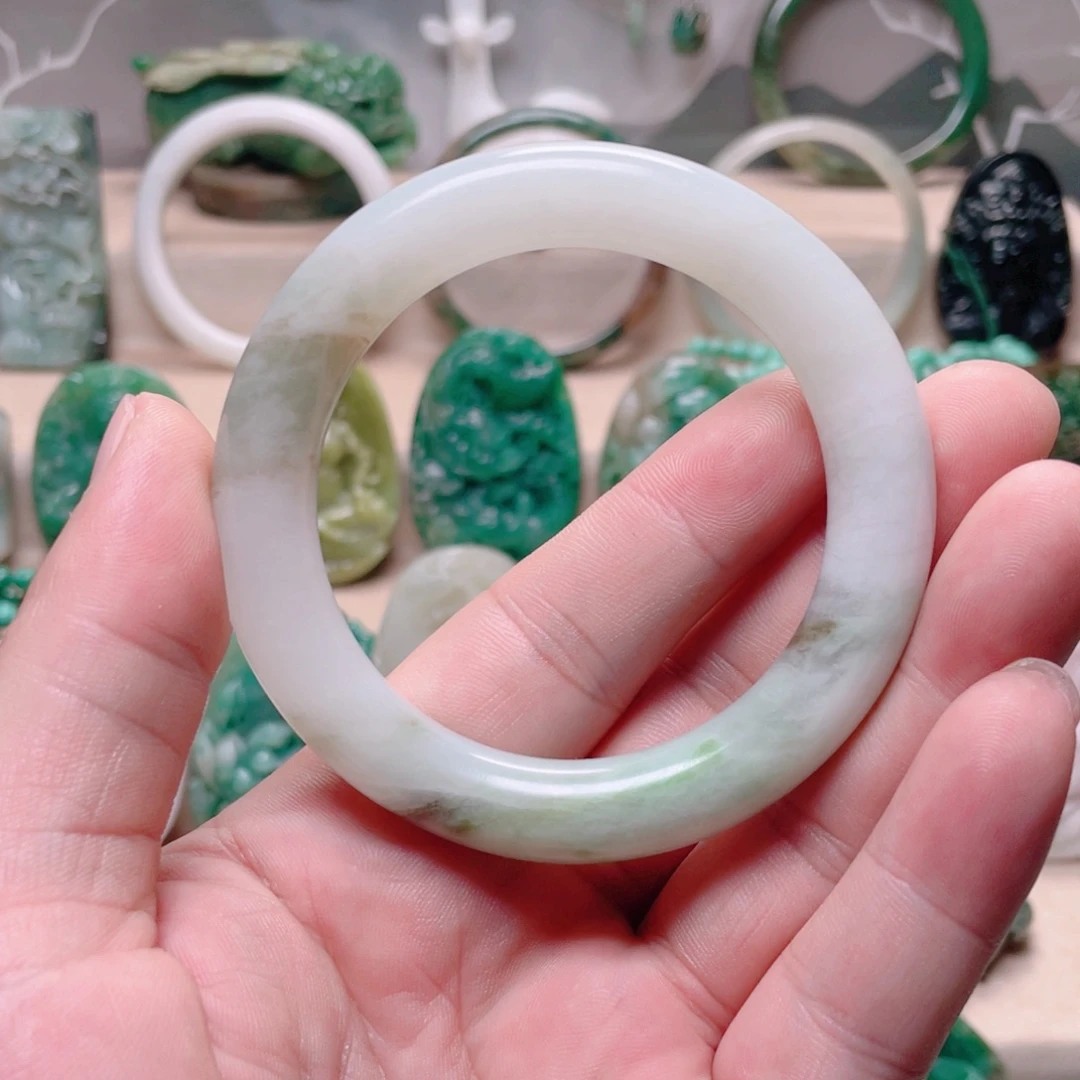 独山玉未镶嵌手镯