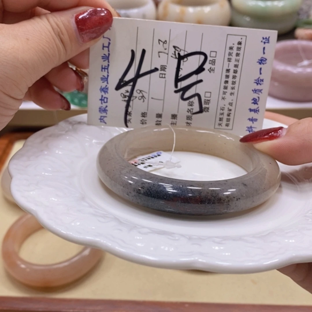 【闪购商品】未镶嵌手镯石英质玉