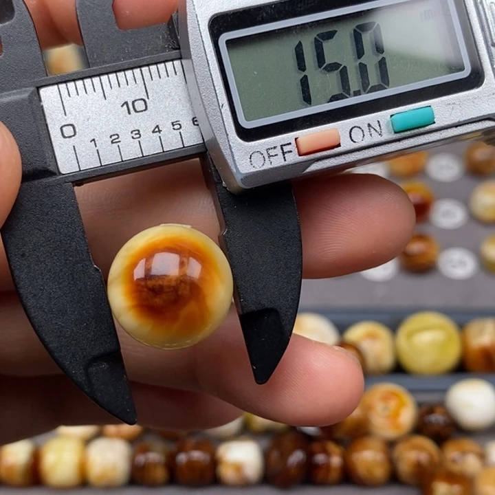 未镶嵌琥珀裸石圆珠