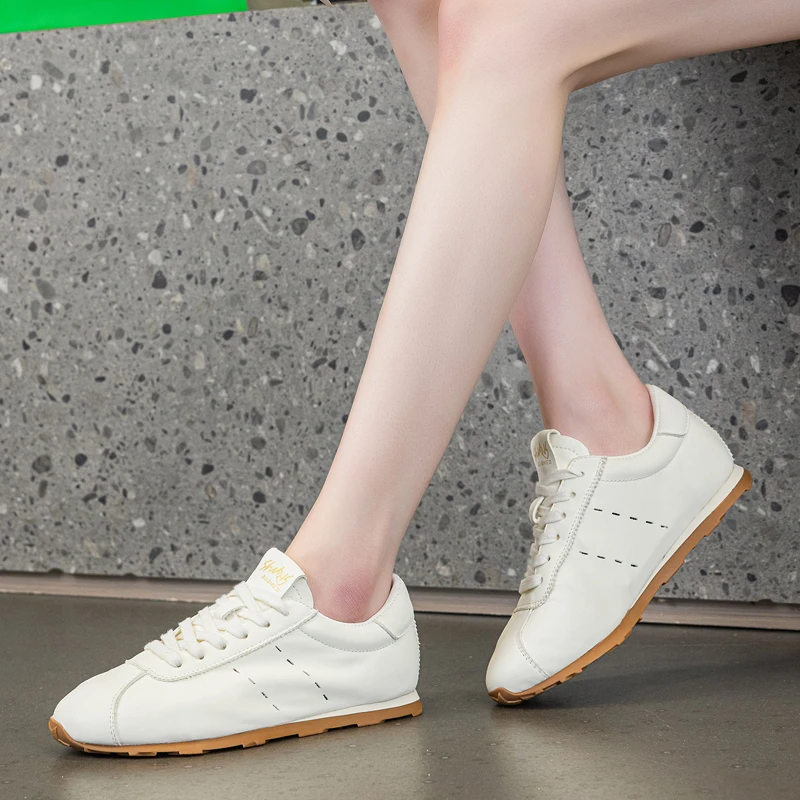 真皮小白鞋女2025新款头层牛皮透气休闲运动板鞋女41一43大码女鞋