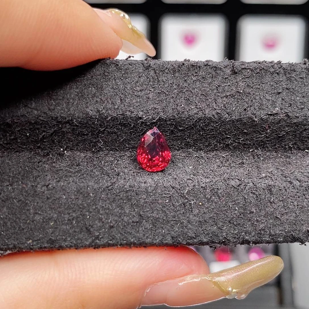石榴石水滴未镶嵌火彩璀璨好看闪亮1.39ct/1405号