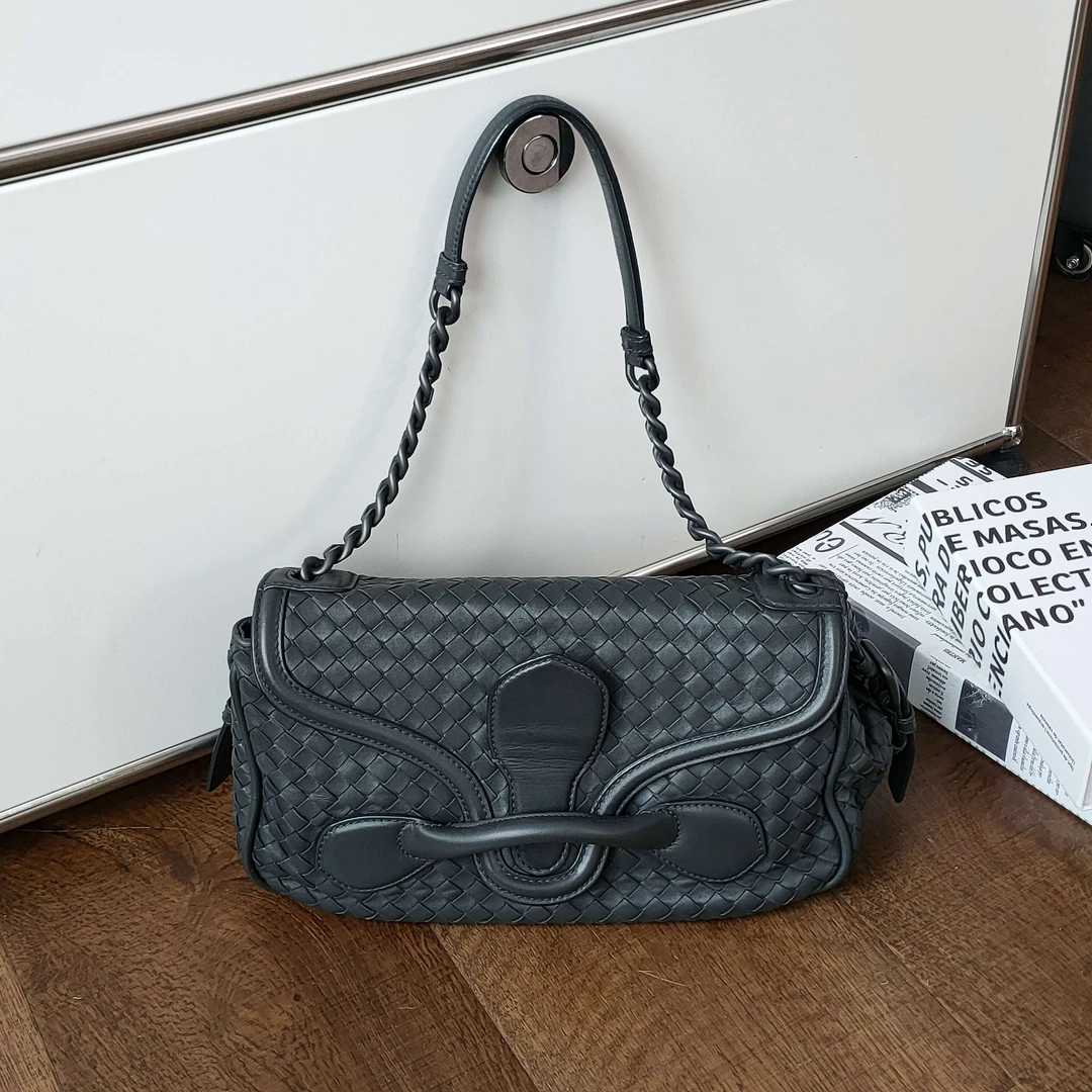 95新 BOTTEGA VENETA/葆蝶家 Azul-BV 深灰色羊皮编织单肩包40653