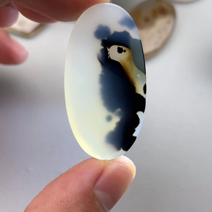 玛瑙/玉髓颈饰未镶嵌穿**空